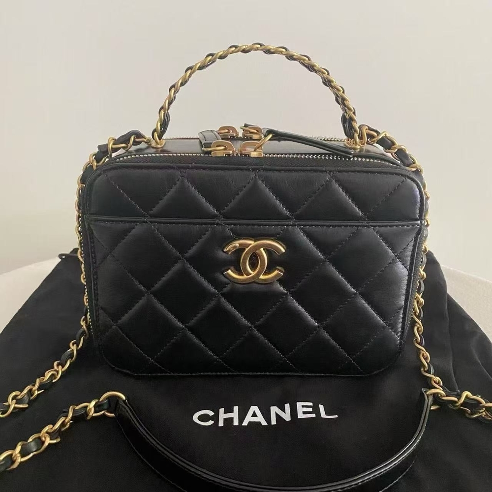 Chanel Black Quilted Crossbody Bag with Gold Chain